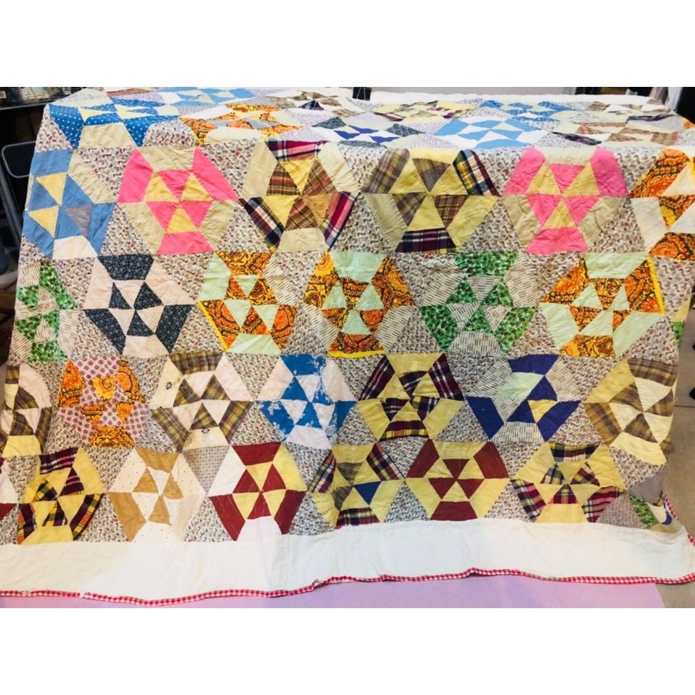 vintage quilt see front & back first two Picts very unique! Reversible 70x80”